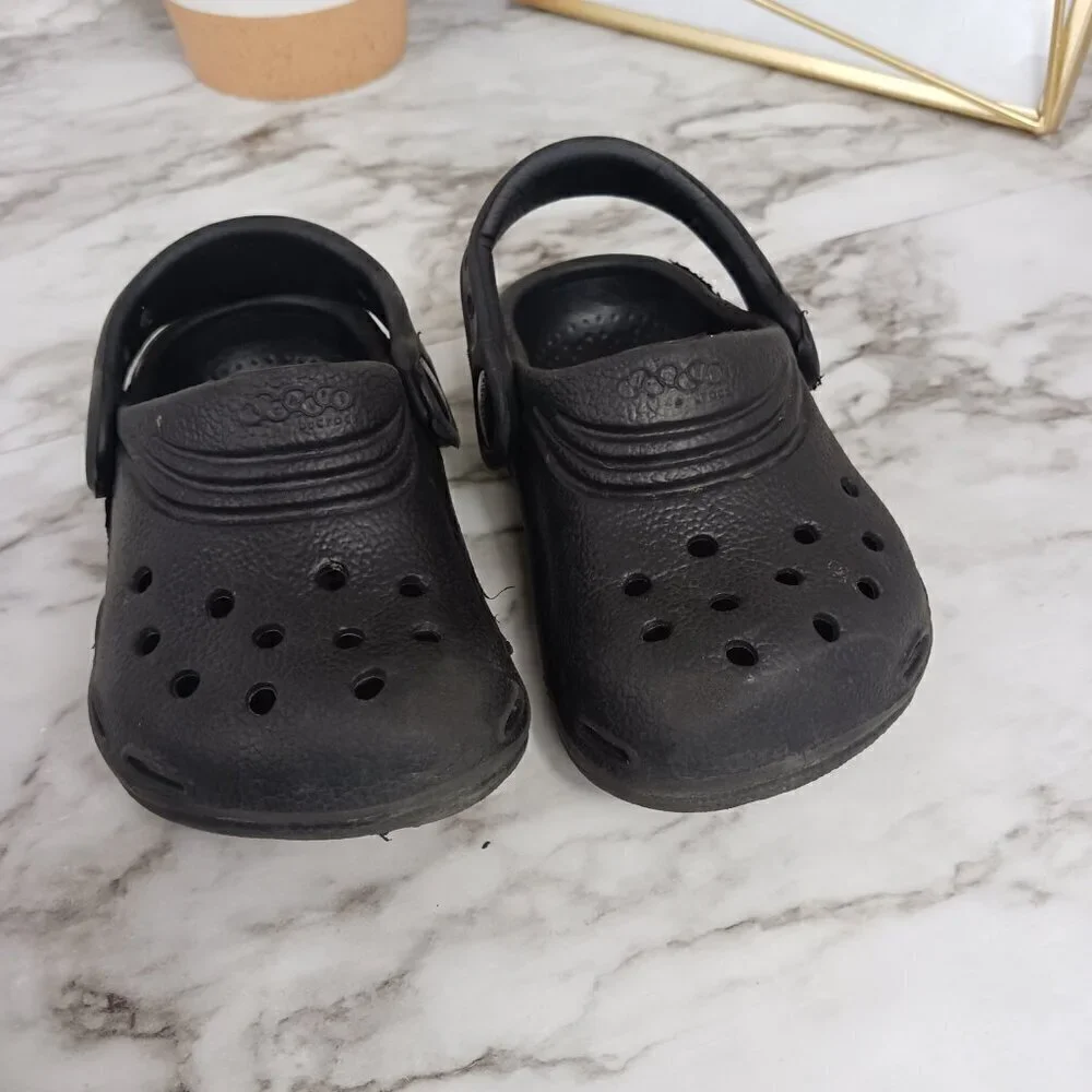 CROCS KID'S TODDLER CLASSIC CLOG BLACK WITH STRAP UNISEX SIZE C 4/5